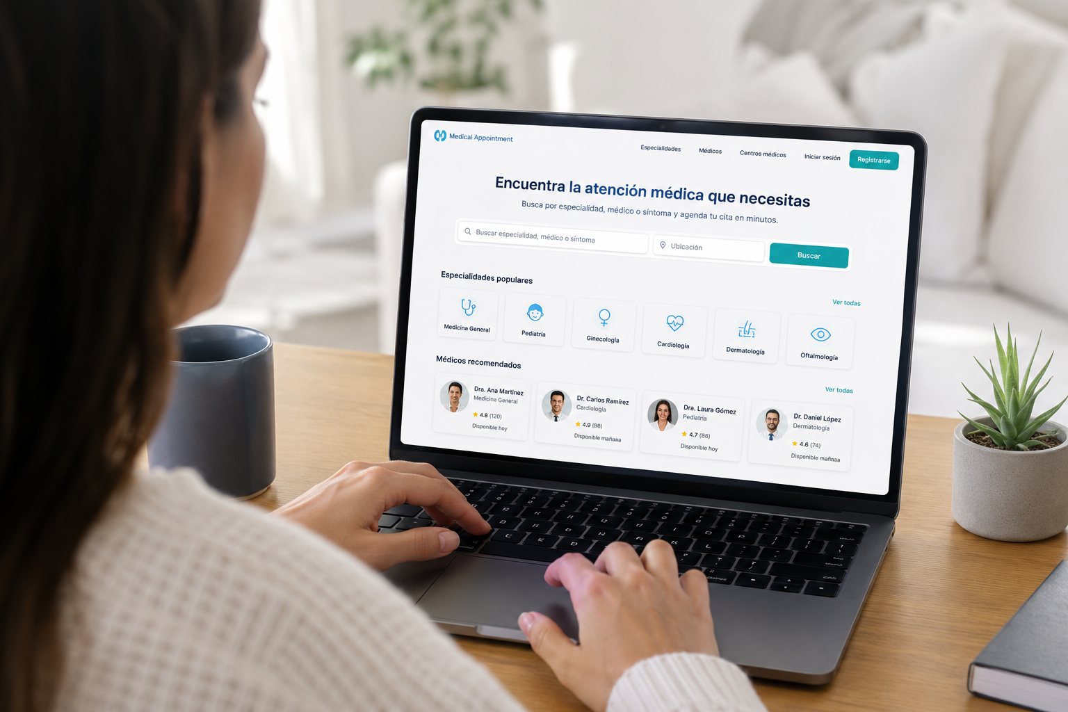 Paciente buscando atención médica desde una plataforma digital